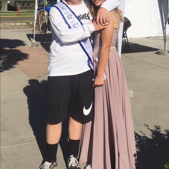 Prom dress - Picture 3 of 3